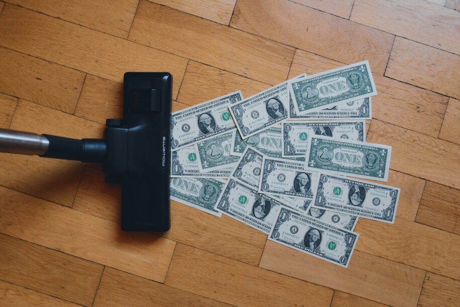 Understanding Churn and the Impact of Customer Onboarding 1 a vacuum cleaner sucking up dollars in reference to churn rate